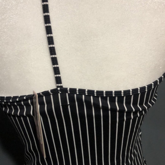 VICTORIAS SECRET INCRDBL ESSENTL WOMENS TANK - STRIPEVER .size medium - Picture 6 of 9